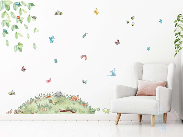 Insect Wall Stickers Featuring a Mural With Green Grass And Butterflies